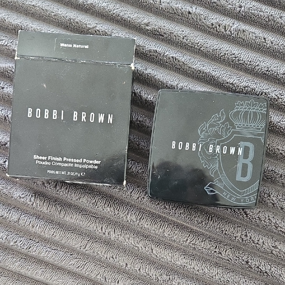 Bobbi Brown Black Sheer Finish Pressed Powder Compact with Crest Detail